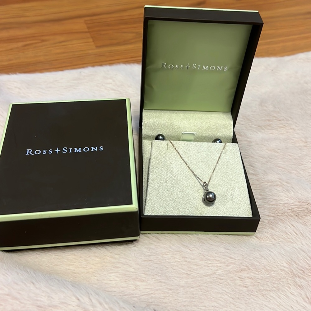 Ross Simons black Pearl earring and necklace set